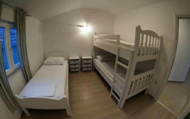 Apartments Leut