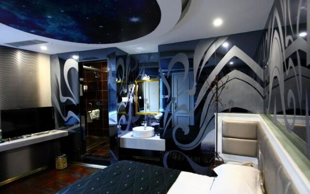 Wuhan U and I Theme Hotel