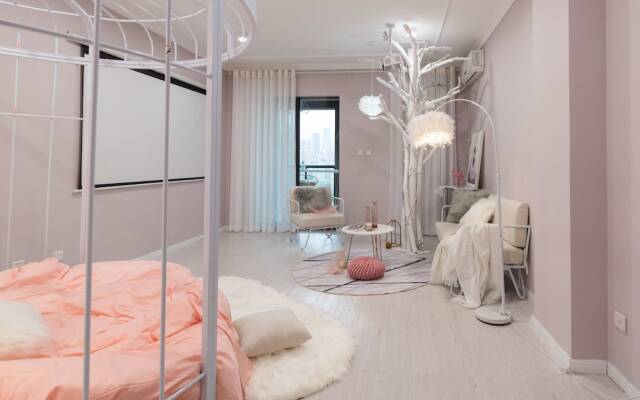 Qing Apartment Spring Heartbeat