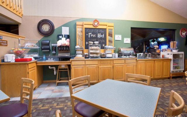 Cobblestone Hotel & Suites – Wisconsin Rapids