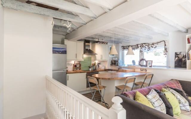 1 Bedroom Apartment by the Water of Leith