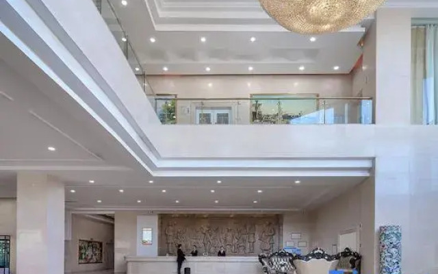 Zaozhuang Grand Hospitality Hotel
