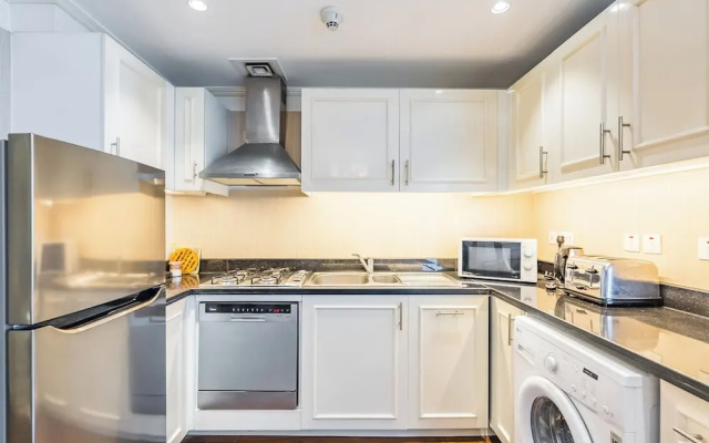 Luxury 2 Bed Home with Maid DIFC