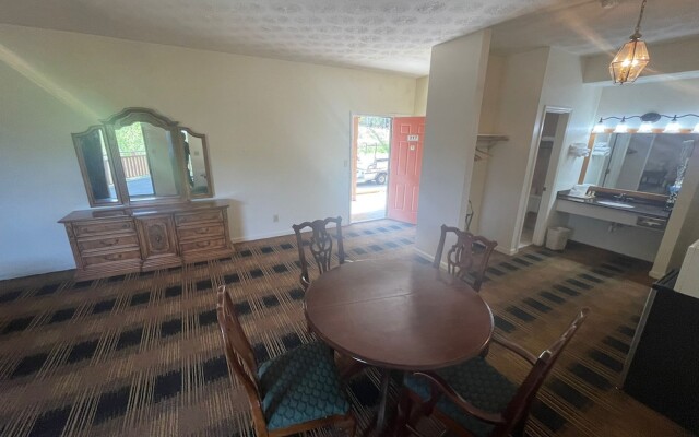 Knights Inn Dillard