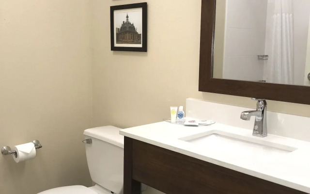 Comfort Suites