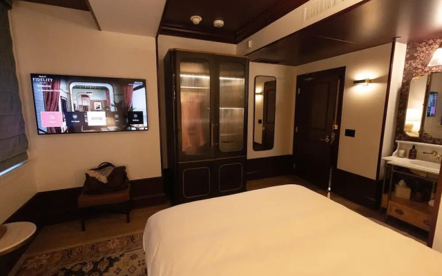 Fidelity Hotel