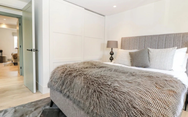 12 Manor Farm Close