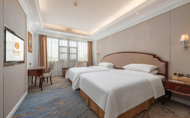 Vienna Hotel (Guangzhou Baiyun University Jinyuan Plaza)