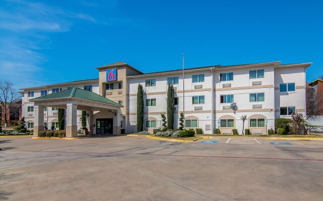 Motel 6 Dallas, TX - North - Richardson