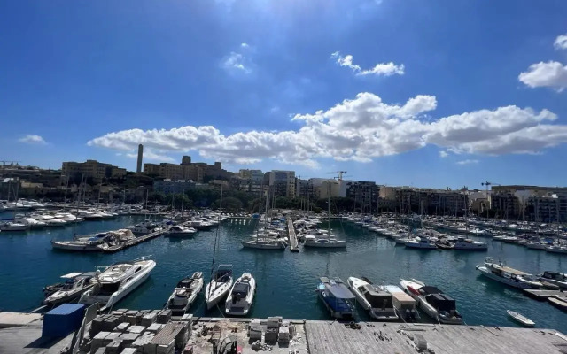 Amazing sea view penthouse near Valletta