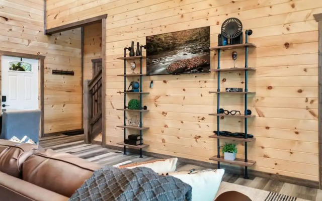 Tranquil Mountain Getaway By Ghosal Luxury Lodging