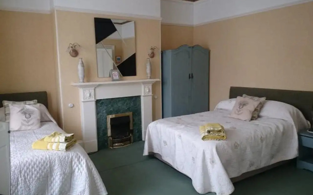 Albert Hotel