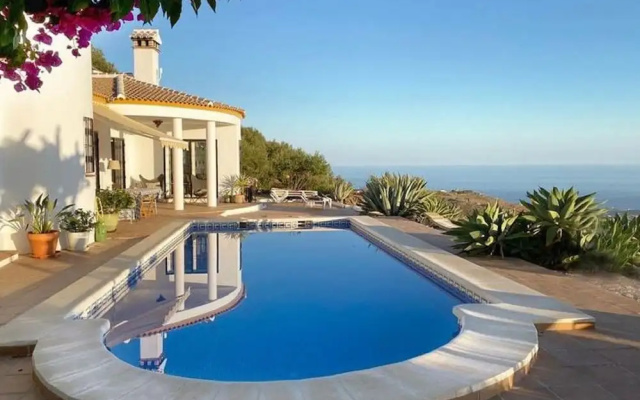 Villa in Arenas With Mediterranean Views
