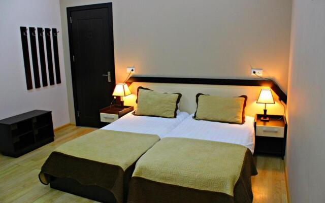 Backstreet Hotel