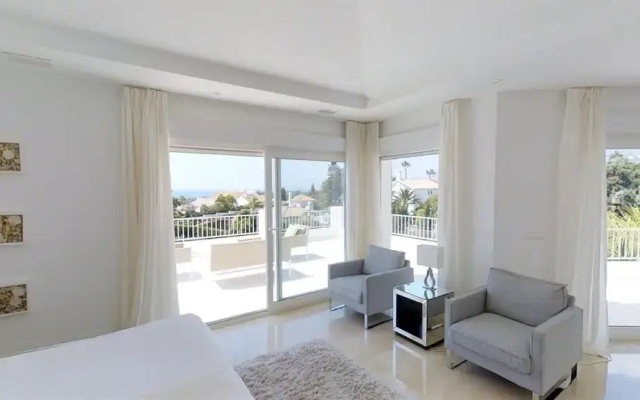 Exquisite Villa Near Beach - Heated Pool