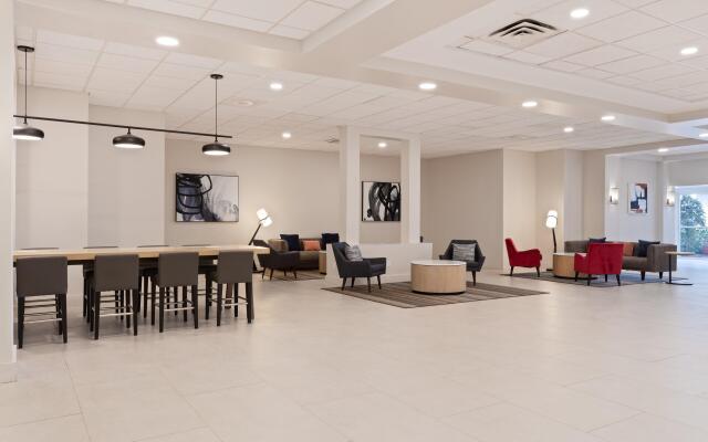 Holiday Inn & Suites Across From Universal Orlando by IHG