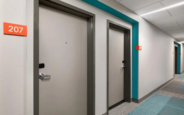 avid hotel Cedar Rapids South