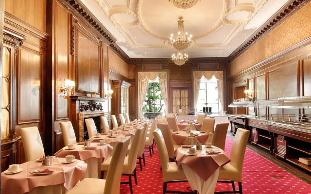 Grand Royale Hyde Park