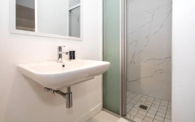 Stylish 1 bedroomed apartment in Sea Point - Caprice