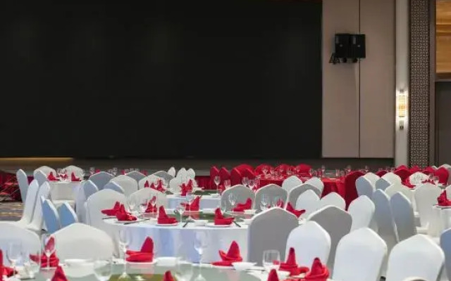 Pinghu Dingren Ramada Hotel