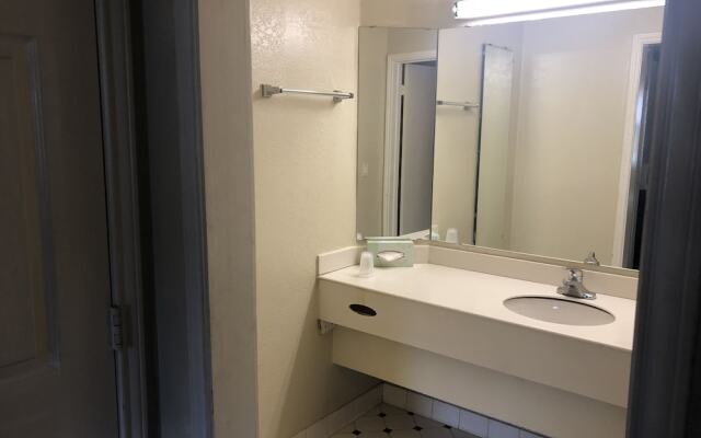 Americas Best Value Inn Denver