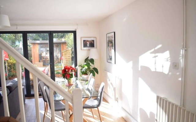 3 Bedroom House With Garden in Brixton