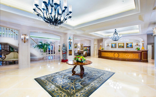 Rocks Hotel