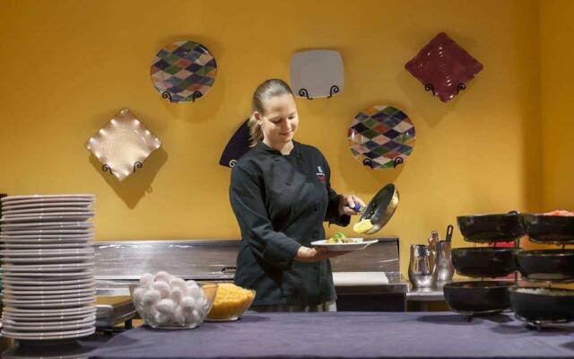 Embassy Suites by Hilton Cleveland Rockside