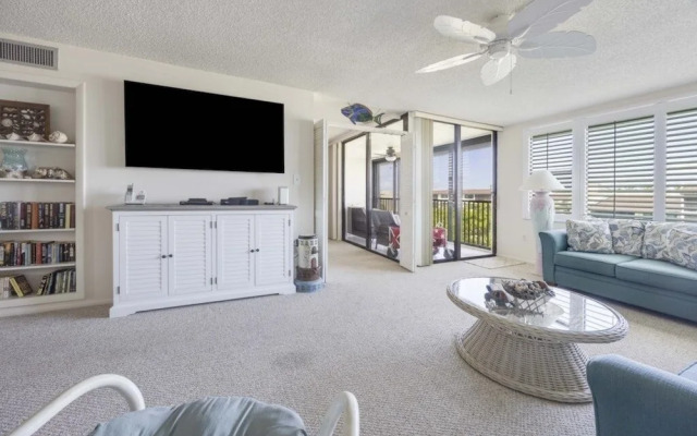 Loggerhead 424 2 Bedroom Condo by RedAwning