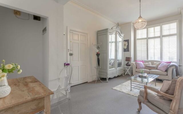 Stylish Apartment near Battersea Park