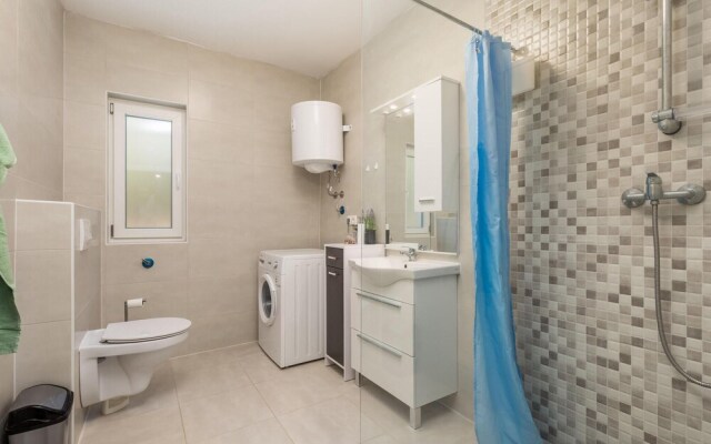 Beautiful Apartment in Vlasici With 1 Bedrooms and Wifi