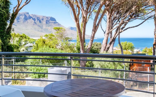 Delightful Rental w Sea Views Vadi Apartment