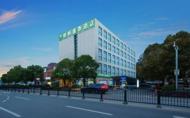 GreenTree Inn Shanghai Fengxian District Nanqiaoxincheng Metro Station Express HotelGreenTree Inn Shanghai Fengxian District Nanqiaoxincheng Metro Station Express Hotel