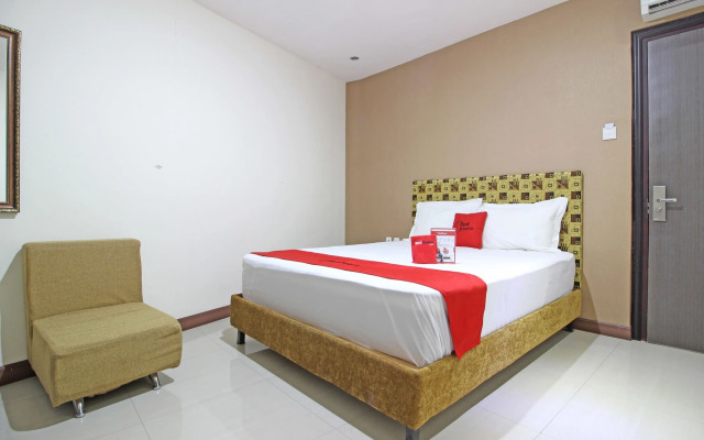 RedDoorz near UNS Solo