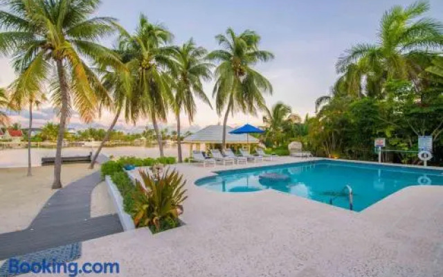 Great Escape-4BR by Grand Cayman Villas & Condos