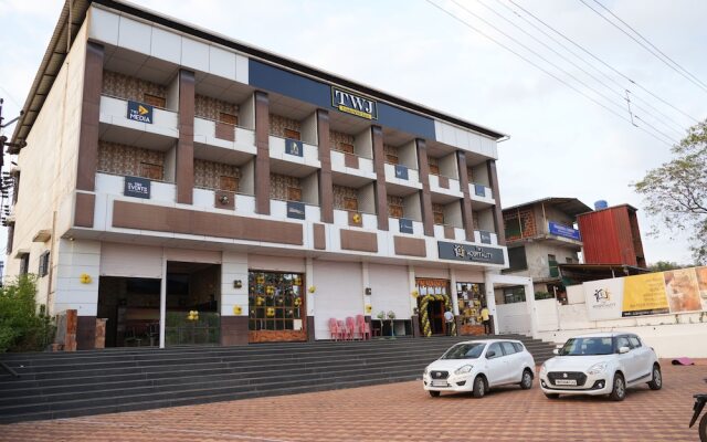 Hotel Nakshtra, Shrungartali