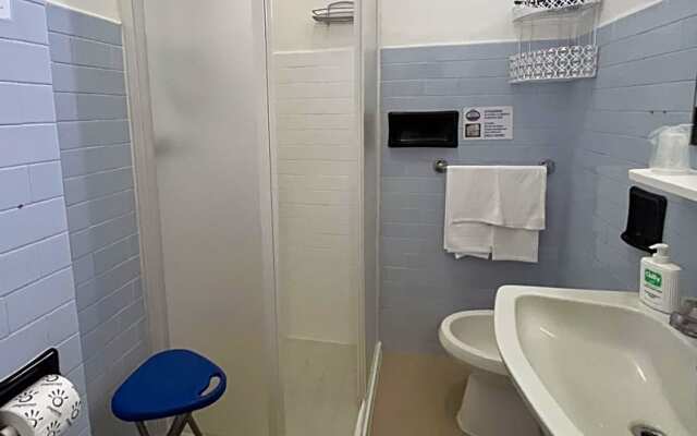 Hotel Caravan