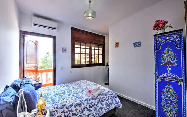 Lhostel