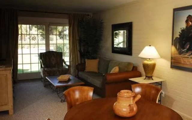 SmokeTree Resort and Bungalows