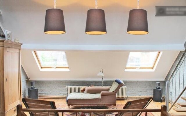 Dinelli's Guesthouse