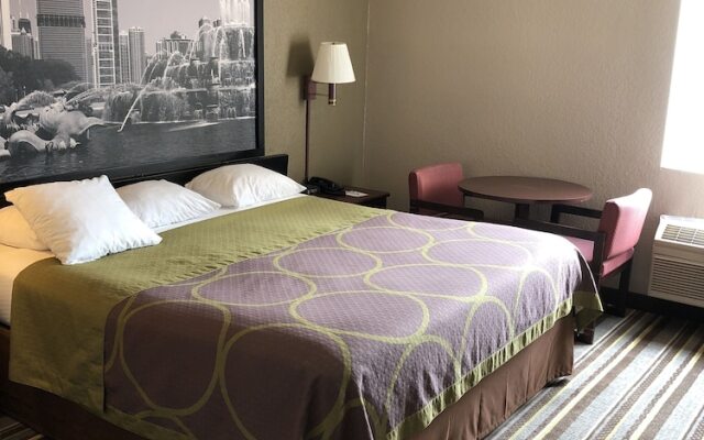 Super 8 Aurora/Naperville Area