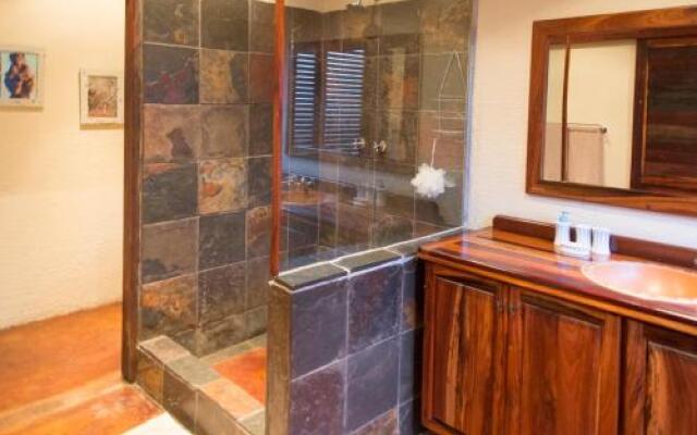 Impisi Safari Lodge