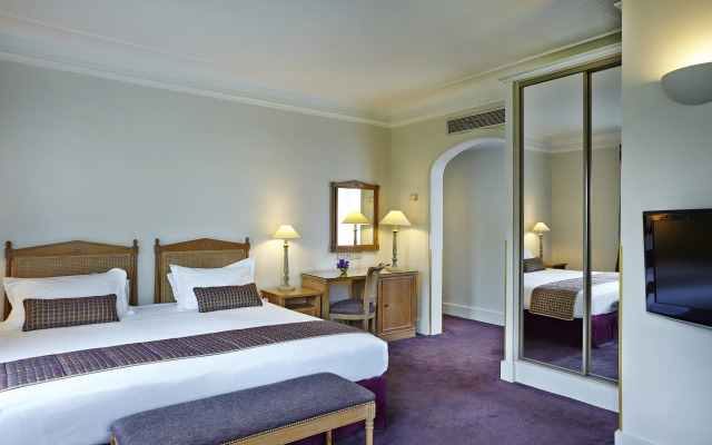 Royal Hotel Paris Champs Elysées