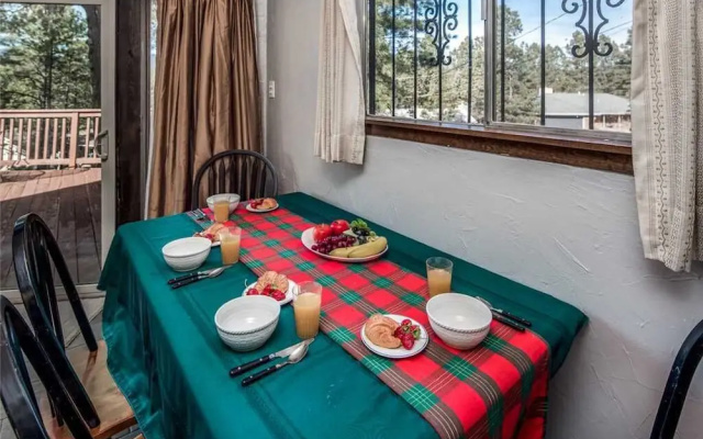 Bear Cave - Two Bedroom Cabin