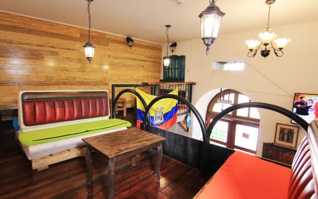 Friends Hotel & Rooftop - Historic Center & Museums