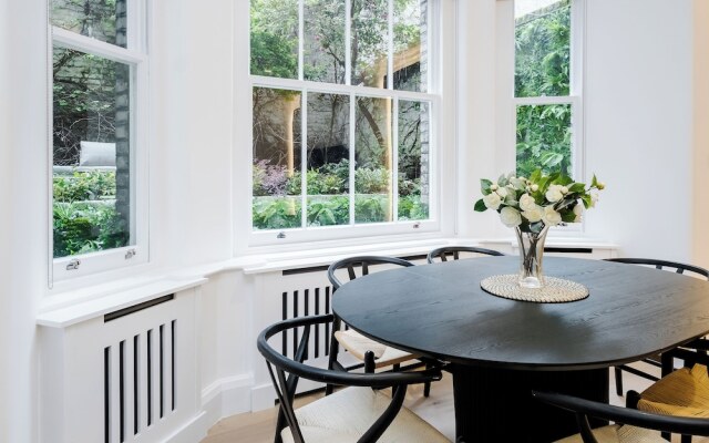 Luxury Oasis in South Kensington WITH AC