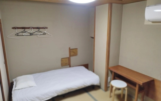 Osaka guest house sakura – Hostel – Guest Rooms – Osaka