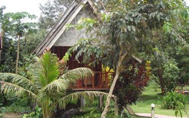 Nung House Bungalows & Jungle Trekking