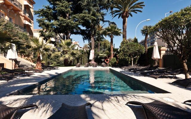 Luxurious apartment with terrace in the famous city of Cannes