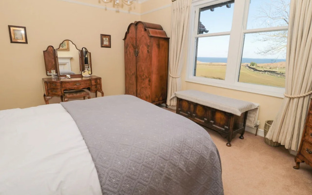 Whinstones at 4 The Villas